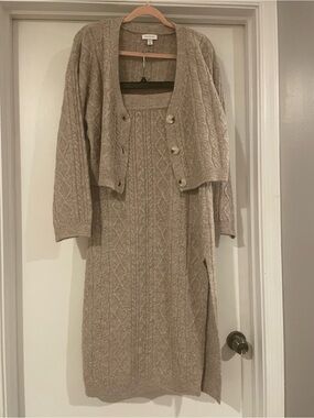 Two-Piece Topshop Cable Knit Sweater and Skirt Set in Oatmeal/Taupe - M